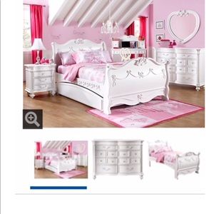 DISNEY PRINCESS Girls room set!